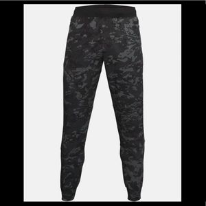 NWT Under Armour Unstoppable Joggers Size M